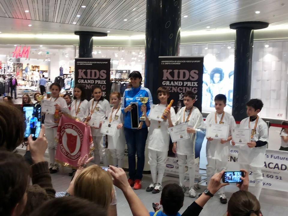 Andrei Dogaru, Bianca Benea, Tudor Zărnescu și Bianca Moroianu, primii câștigătorii la Cupa UNEFS la spadă pentru copii și speranțe