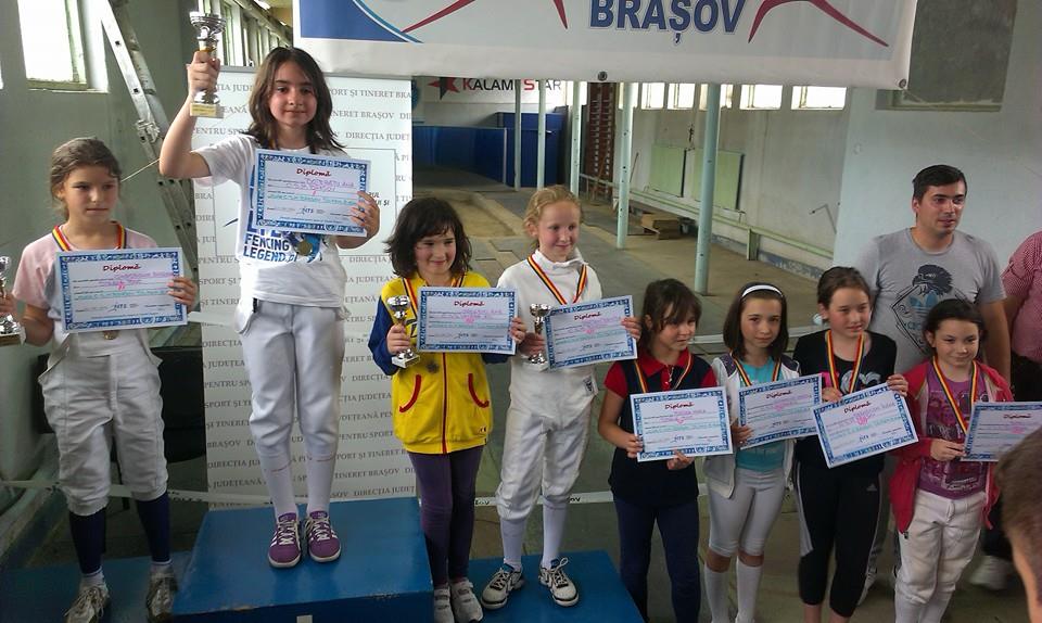Ana Botezatu și Rareș Ailinca, primii câștigători la Cupa CSM Brașov la sabie pentru copii