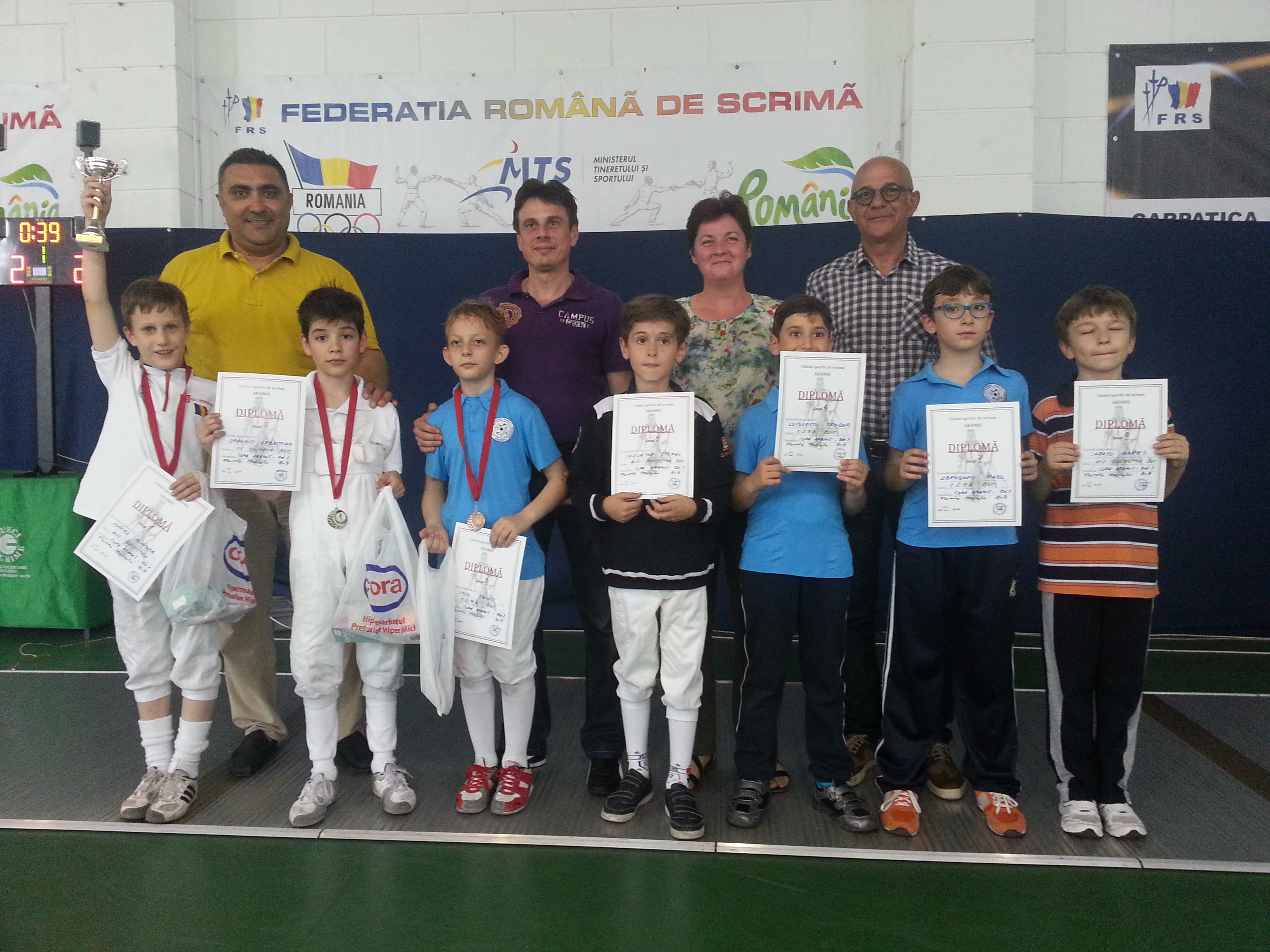 Petru Surcel, Mihnea Surcel și Alexandru Pîrva sunt câștigătorii primei zile la Cupa Aramis la floretă pentru copii