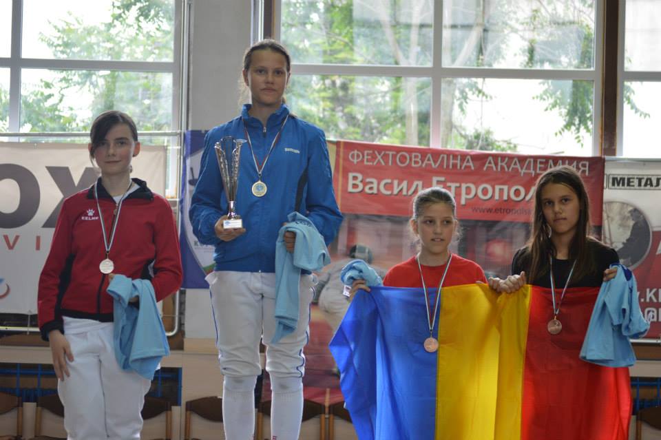 GALERIE FOTO: Dora Szegedi și Elton Dincă, locul doi la Cupa Burgas la sabie, categoria Under 12 ani