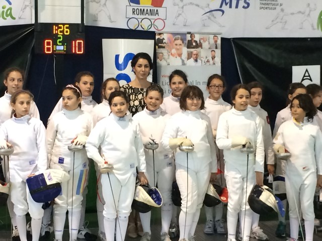 UPDATE 13: Campionatul Național de Copii, ziua 3, proba 6: spadă feminin, categoria 10-11 ani. Finala: Daria Olteanu (CSS Constanța)-Diana Zota (ACS Contraatac) 8-7