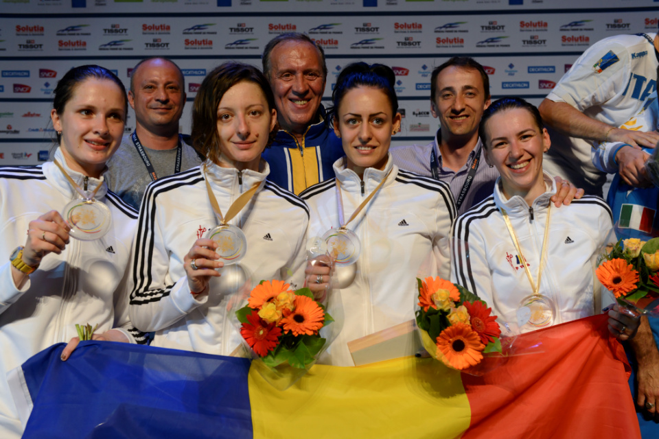 Echipa feminină de spadă a României va fi premiată de către prim-ministrul Victor Ponta