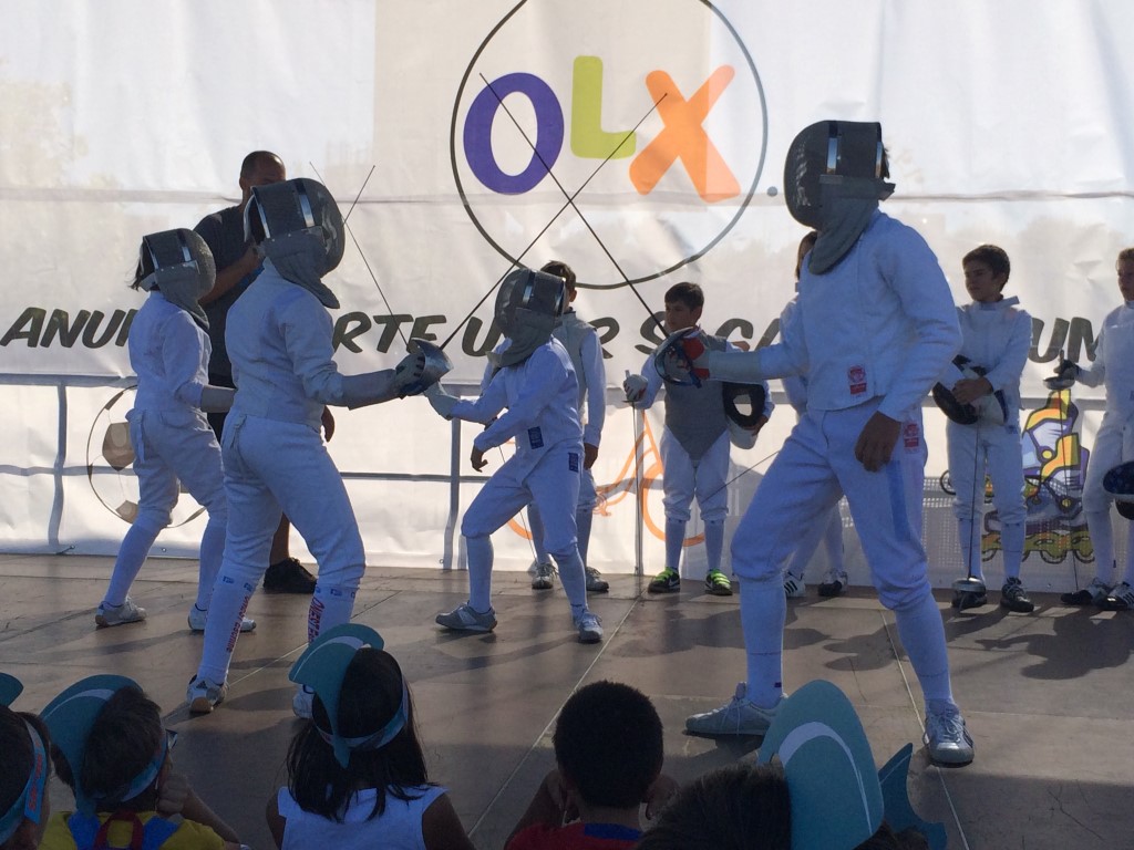 GALERIE FOTO: Scrimerii de la Duel, CSTA și ACS Stesial au făcut sâmbătă spectacol în cadrul acțiunii “OLX te cheamă la mișcare!”