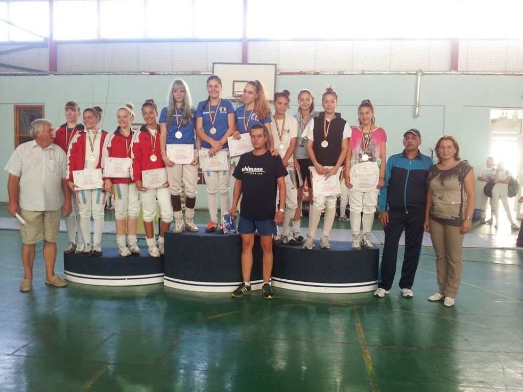 GALERIE FOTO: CS Dinamo a câștigat Campionatul Național de spadă pentru juniori, proba feminină pe echipe