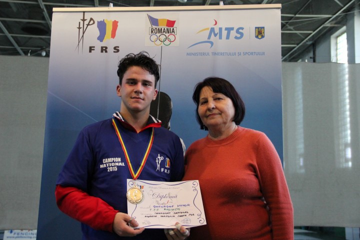 GALERIE FOTO: Victor Gheorghe (CSS Ploiești) a câștigat Campionatul Național de floretă cadeți, proba masculină la individual