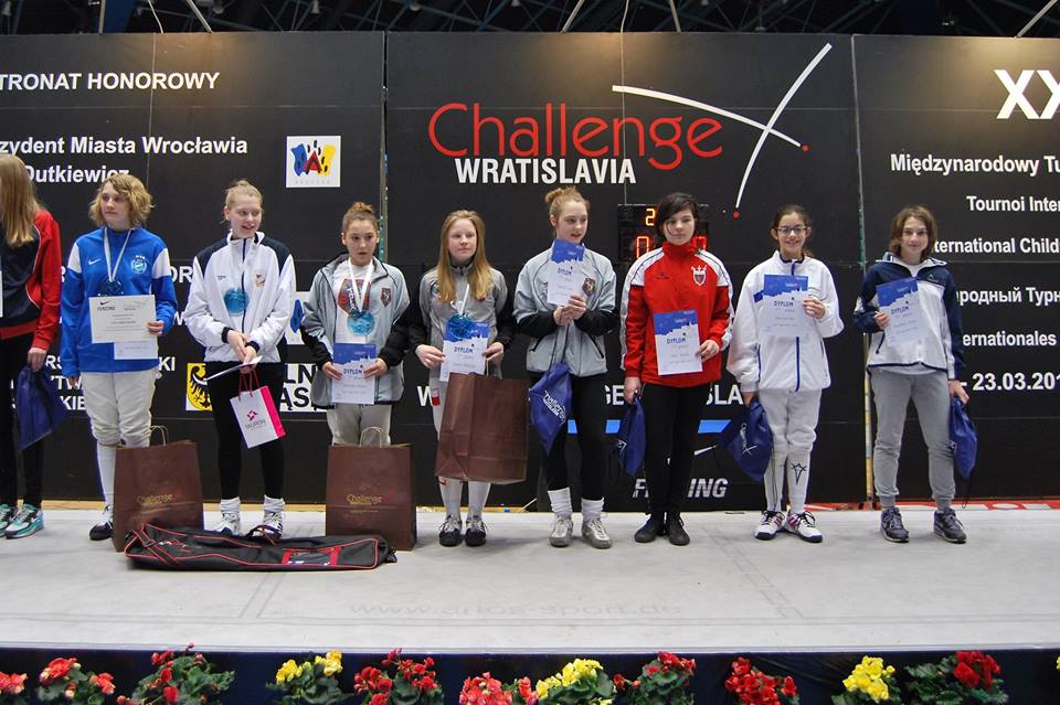 GALERIE FOTO: Zsofia Kato (CS Satu Mare), locul 5 în prima zi la Challenge Wratislavia, în proba de spadă feminin individual, categoria 12-13 ani