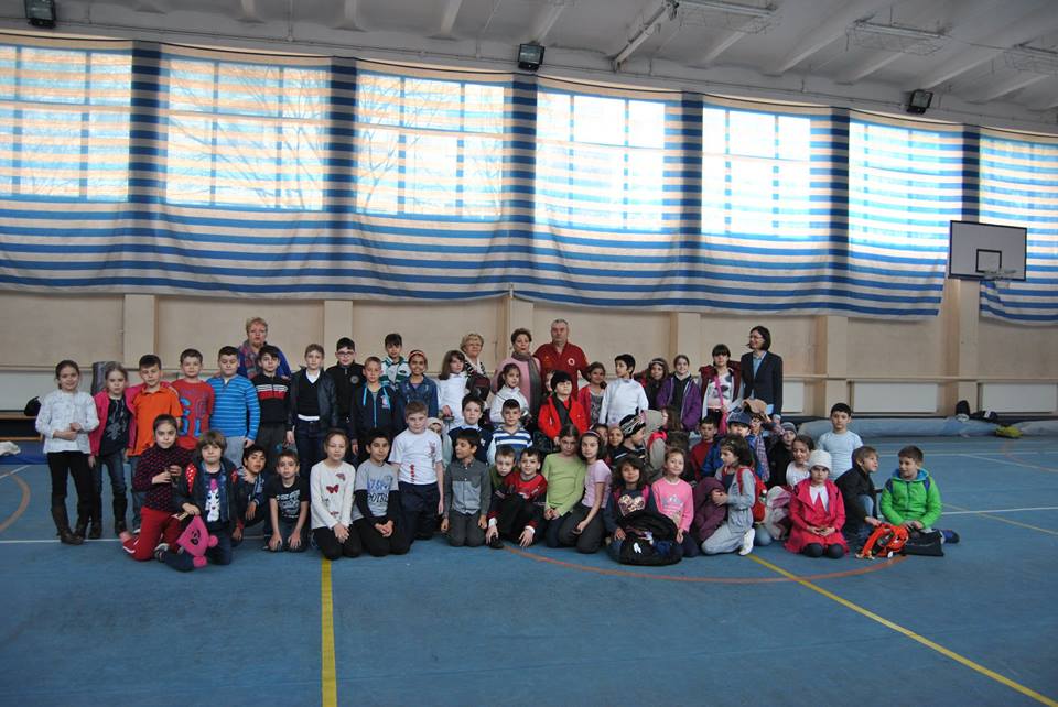 GALERIE FOTO: Sportivii de la ACS Stesial au susținut o lecție deschisă de scrimă la Școala Generală Nr. 128 din București