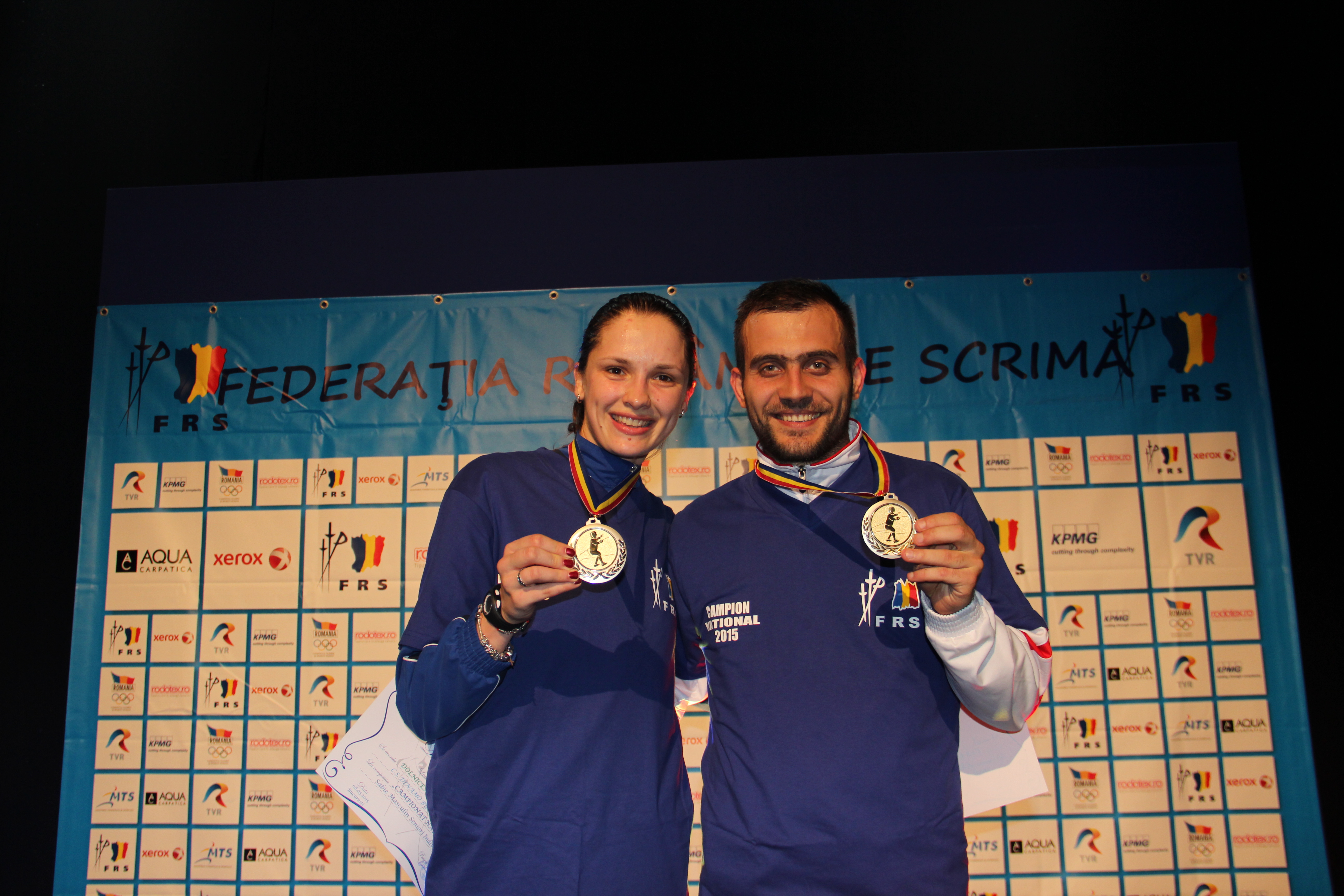 GALERIE FOTO: Simona Pop și Tiberiu Dolniceanu, campioni naționali în direct la TVR1! Sportiva de la CSA Steaua a câștigat aurul la spadă, iar sportivul de la CS Dinamo s-a impus în concursul de sabie