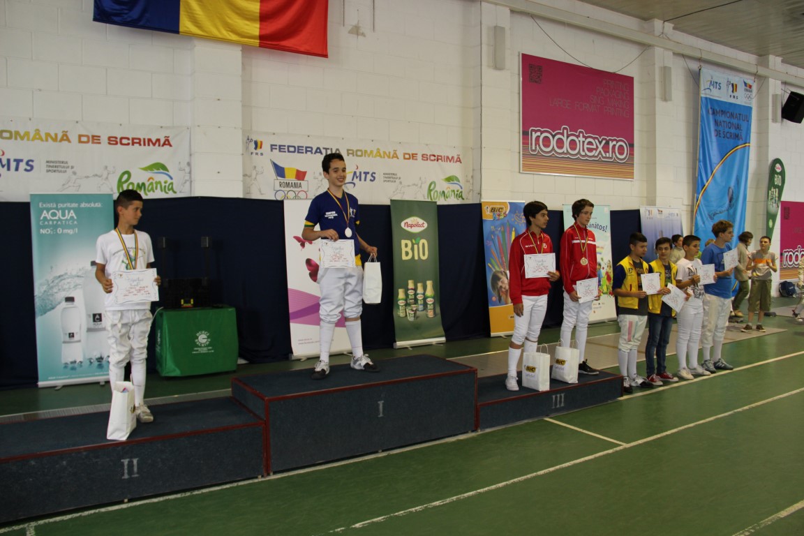 Elton Dincă (CS Riposta) a câștigat Campionatul Național de scrimă pentru copii, în proba de sabie masculin individual, categoria 12-13 ani