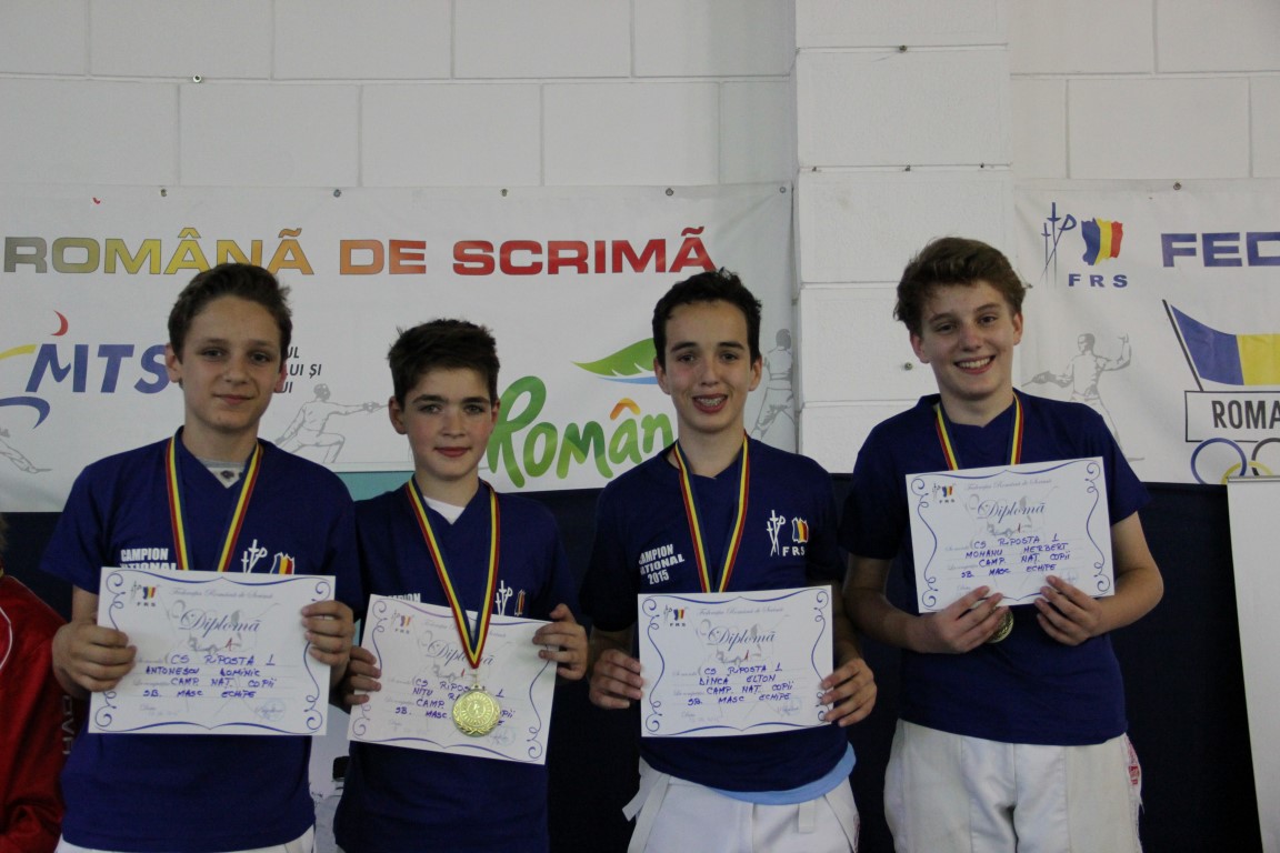 CS Riposta1 a câștigat medaliile de aur la Campionatul Național de scrimă pentru copii, în proba de sabie masculin echipe, categoria 12-13 ani