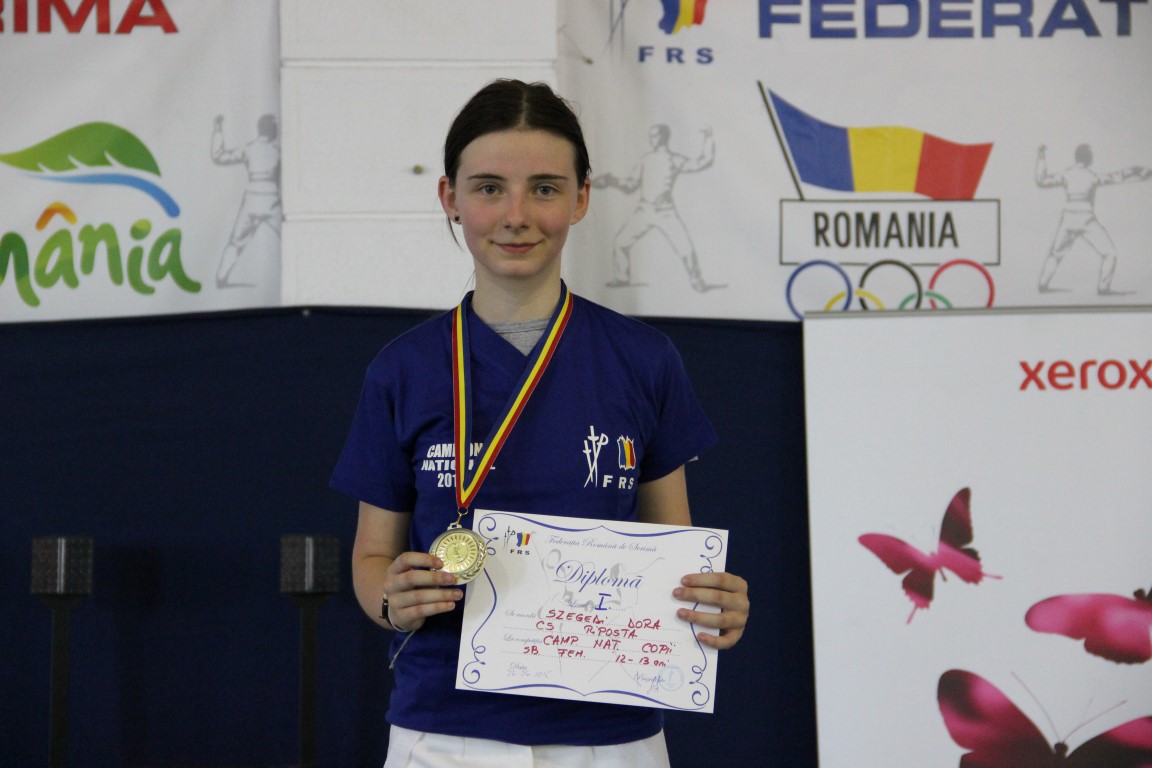 Dora Szegedi (CS Riposta) a câștigat medalia de aur la Campionatul Național de scrimă pentru copii, în proba de sabie feminin individual, categoria 12-13 ani