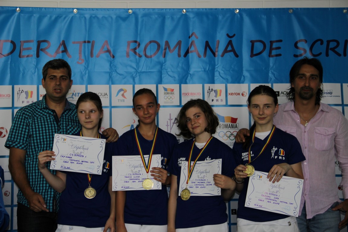 CS Riposta1 a câștigat medaliile de aur la Campionatul Național de scrimă pentru copii, în proba de sabie feminin echipe, categoria 12-13 ani
