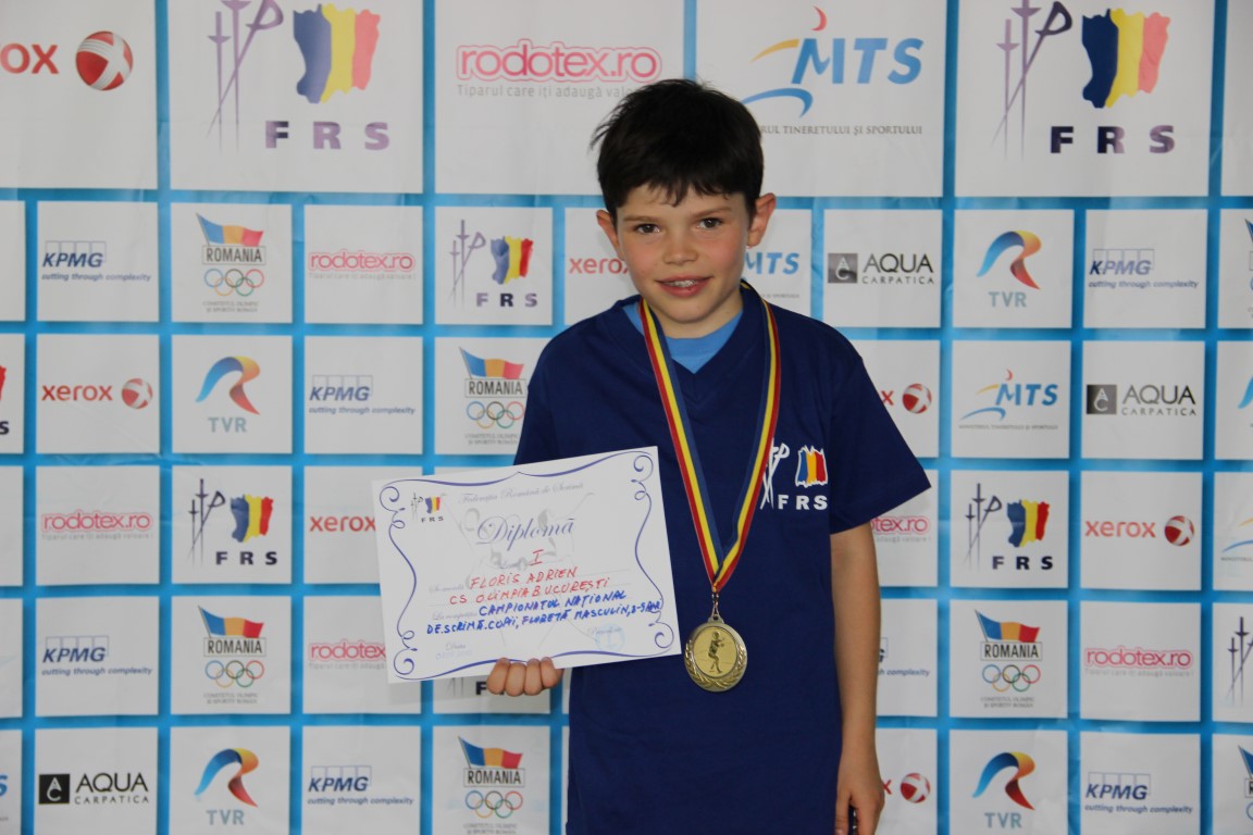 Adrien Floris (CS Olimpia) a câștigat medalia de aur la Campionatul Național de scrimă pentru copii, în proba de floretă masculin, categoria 8-9 ani