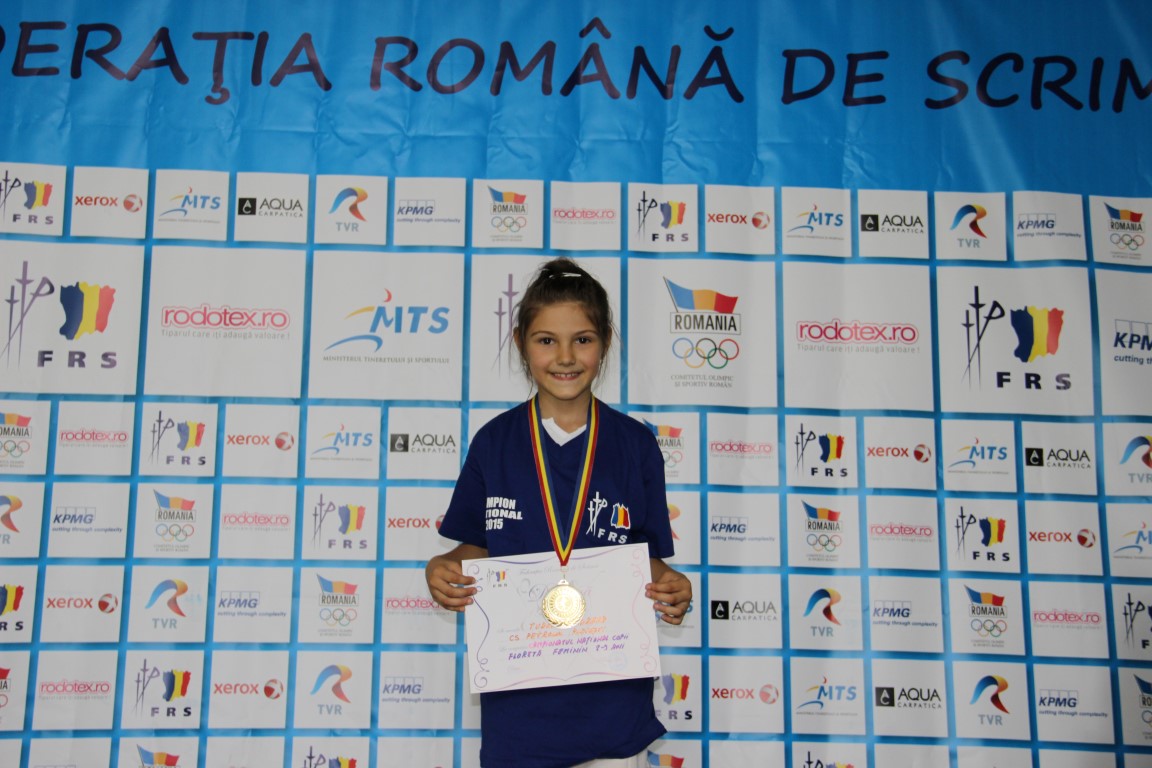 Andreea Tudor (CS Petrolul) a câștigat medalia de aur la Campionatul Național de copii, în proba de floretă feminin, la categoria 8-9 ani