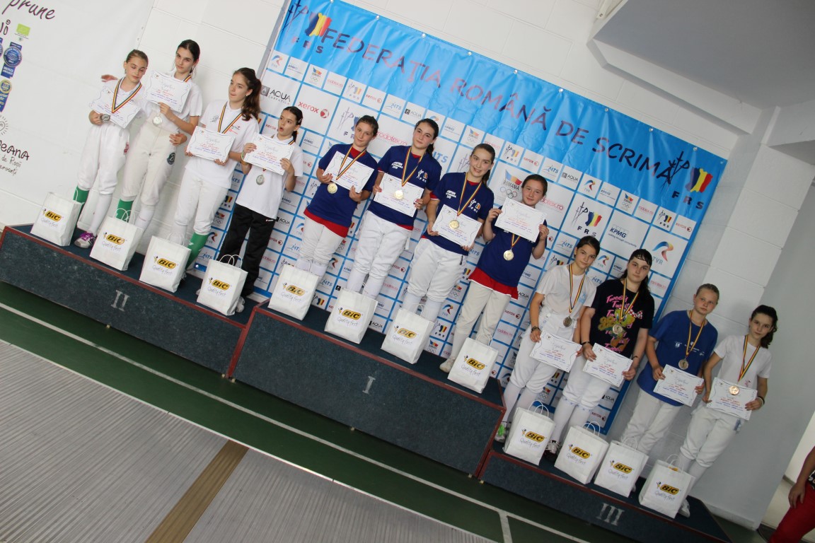 CSTA1 București a câștigat medaliile de aur la Campionatul Național de scrimă pentru copii, în proba de floretă feminin echipe, categoria 12-13 ani