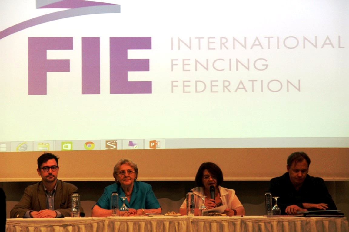 GALERIE FOTO: Reuniunea Comisiilor Federației Internaționale de Scrimă a început azi la București
