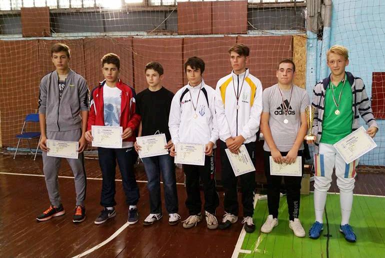 Opt clasări pe podium pentru sabrerii români la Cupa Ruse, la categoriile U14 și U17, masculin și feminin