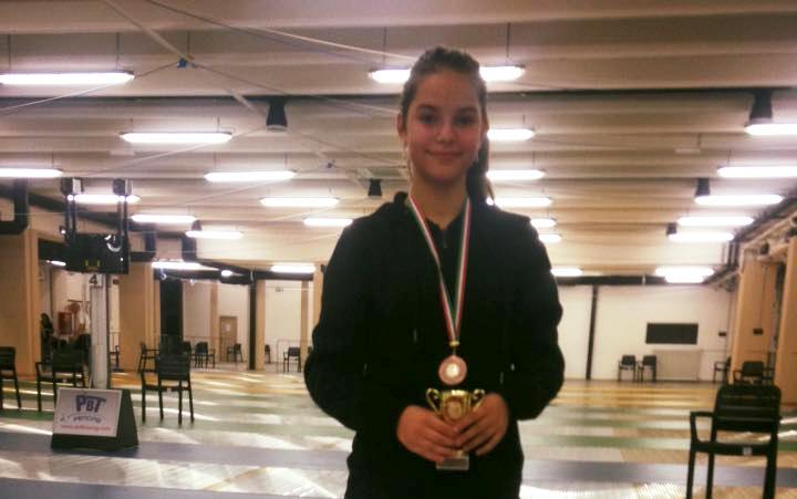 Melissa Korossy (CS Satu Mare) a ocupat locul trei la etapa din Circuitul Internațional „Fülöp Mihály”, la floretă feminin, categoria 14 ani, de la Budapesta