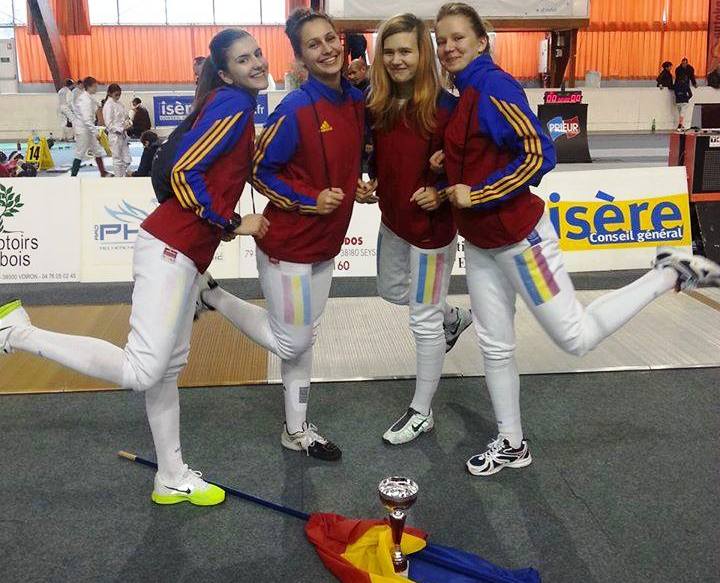 Al treilea podium în acest sezon! România a ocupat locul doi la etapa din Circuitul European de spadă cadeți feminin echipe de la Grenoble