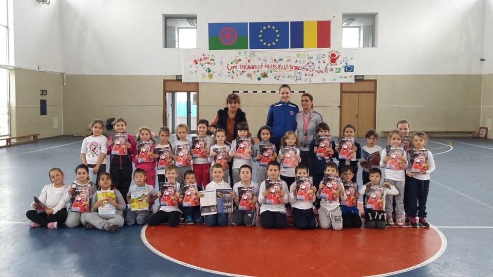 Simona Pop (CSA Steaua) și ACS Stesial au promovat scrima în trei școli din București în cadrul acțiunii „Azi sunt profesorul tău de sport”