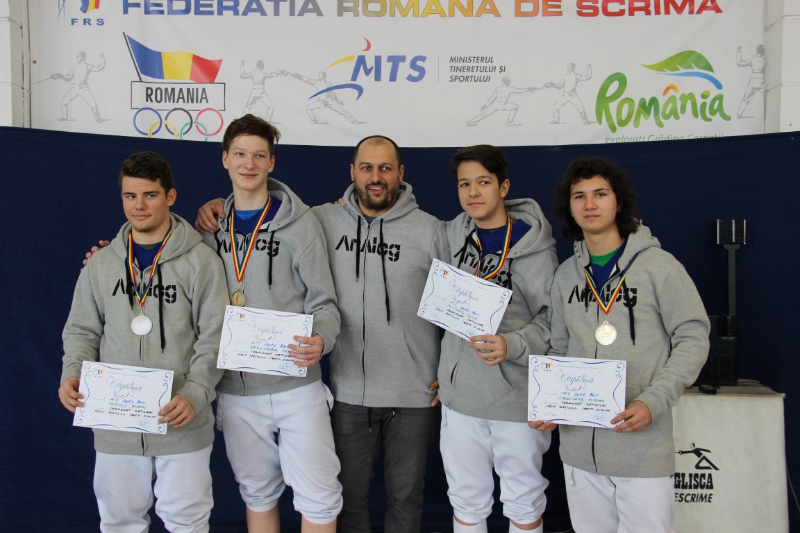CS Duel a câștigat medaliile de aur la Campionatul Național de sabie pentru cadeți, în proba masculină pe echipe