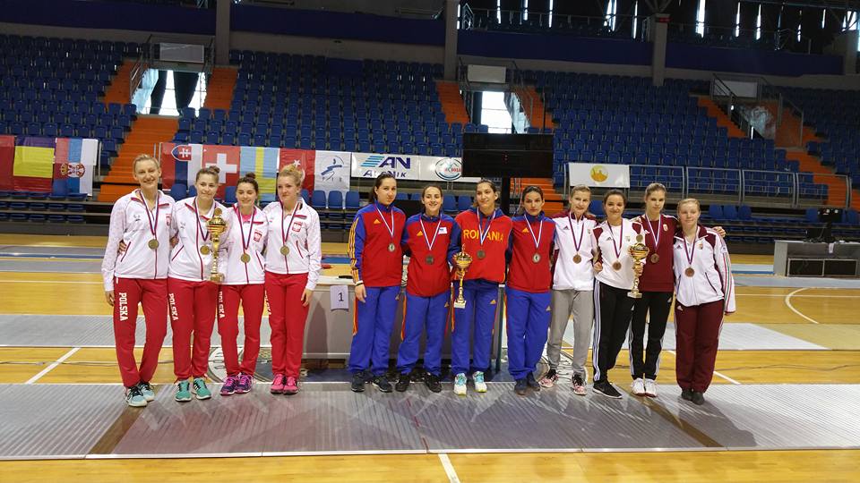 România a cucerit medalia de argint la etapa de Cupă Mondială la floretă juniori feminin echipe de la Vrsac