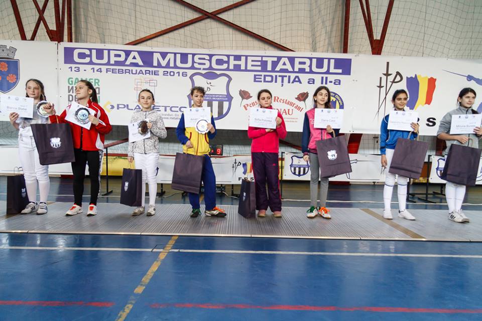 Bianca Statie (CSA Steaua), Radu Nițu (CS Riposta) și Alessia Vrabie (CSM Iași) sunt învingătorii zilei a doua la Cupa Mușchetarul la sabie pentru copii și cadeți de la Râșnov