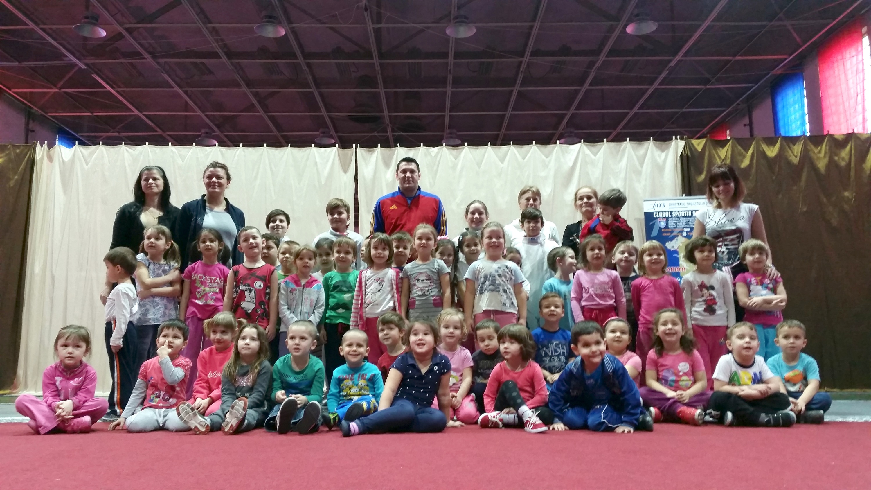 Peste 40 de copii de la Grădinița Nr. 6 din Satu Mare au primit o lecție de scrimă la Sala „Alexandru Csipler”