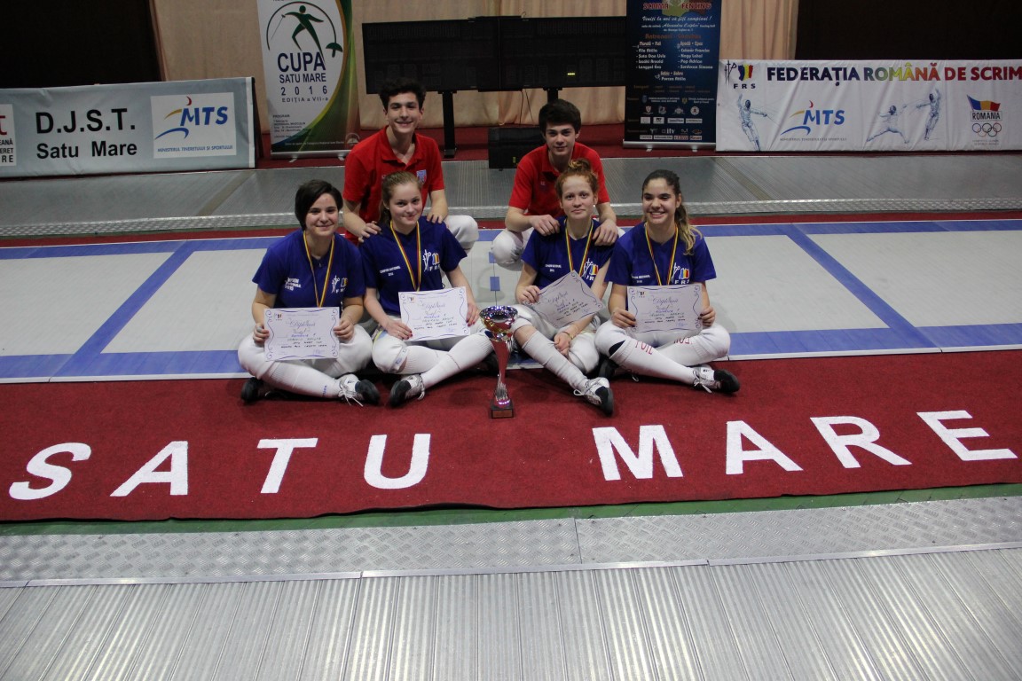 România1 a câștigat ediția a VII-a a Cupei Satu Mare la floretă pentru cadeți, în proba feminină pe echipe