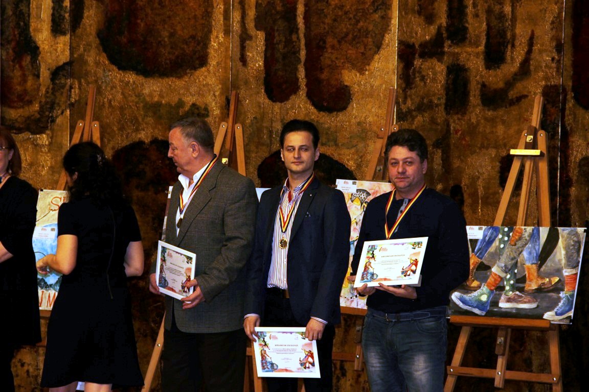 Federația Română de Scrimă a primit vineri două premii de excelență pentru sprijinul acordat Fundației Prais în 2015 în cadrul proiectului național „Suntem generația în mișcare!”