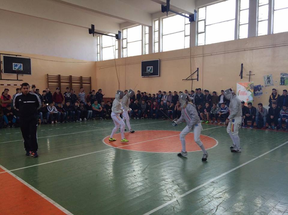 Sportivii de la CS Olimpia și CSM Brașov au susținut demonstrații de scrimă la Colegiul Tehnic „Anghel Saligny” București și la Colegiul Tehnic de Transporturi Brașov
