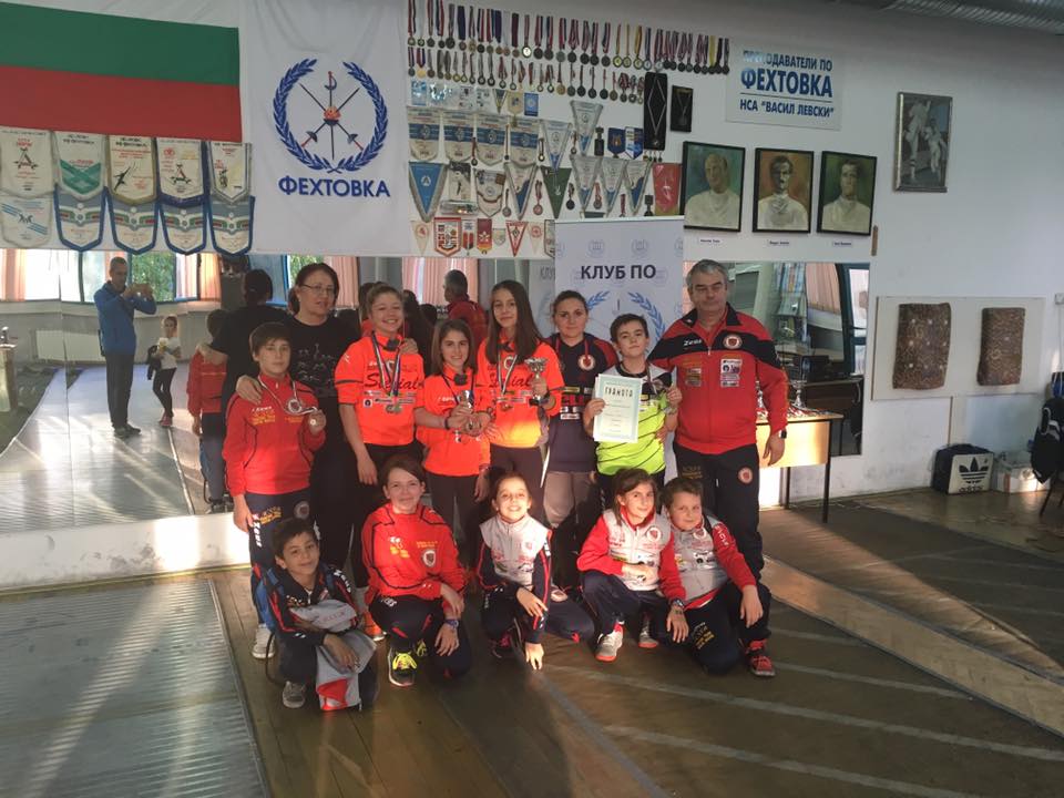 Scrimerii de la ACS Stesial au obținut patru locuri întâi la Bulgarian Național Sport Academy la spadă pentru copii de la Sofia