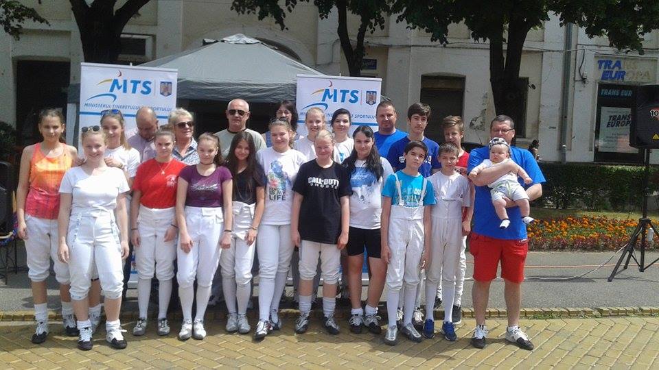 Sportivii de la CS Satu Mare au susținut azi o demonstrație de scrimă cu ocazia Zilelor Orașului Satu Mare