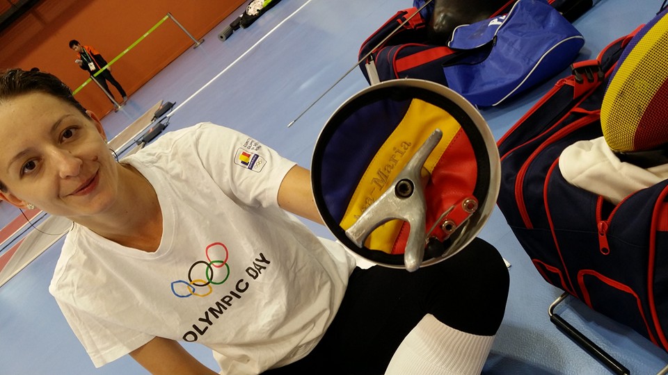 GALERIE FOTO: Echipa de spadă feminin a României a fost vizitată la antrenamentul de luni seara de o echipă de la TVR