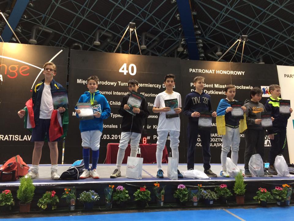 Florin Mirică (CS UNEFS) și George Petrache (CSA Steaua) s-au clasat pe locul trei la a 40-a ediție a turneului internațional de scrimă pentru copii Challenge Wratislavia, în probele de spadă masculin U13 și U11