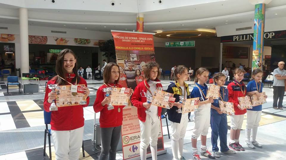 Maria Popa, Akos Veres, Melissa Stănescu și Kristof Bagdan sunt câștigătorii primei zile în ediția a șasea a Memorialului „Ille Cornelia” la spadă pentru copii de la Oradea