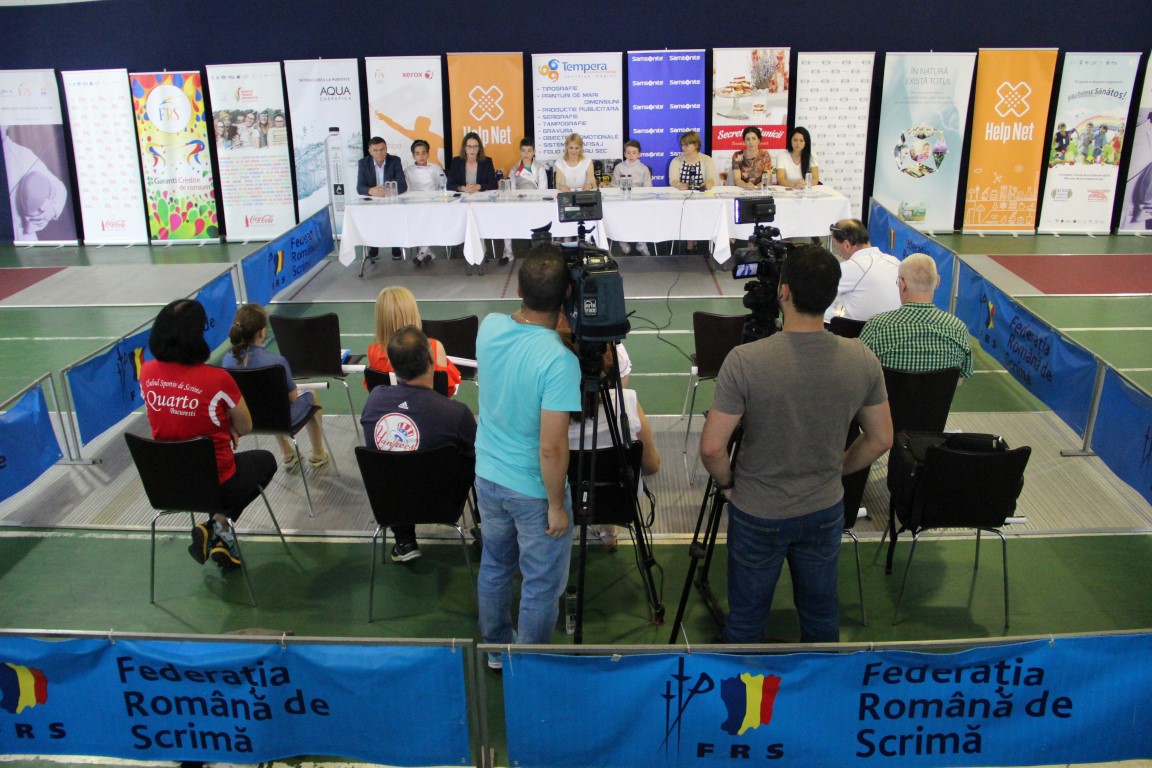 Federația Română de Scrimă a pregătit o mulțime de surprize pentru participanții de la Campionatul Național pentru copii: Gașca Zurli, Adda și CRBL se numără printre invitați!