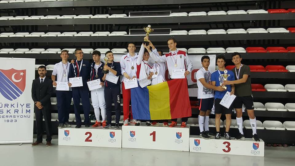 România a câștigat duminică, 8 octombrie, etapa din Circuitul European de spadă cadeți masculin echipe din Antalya