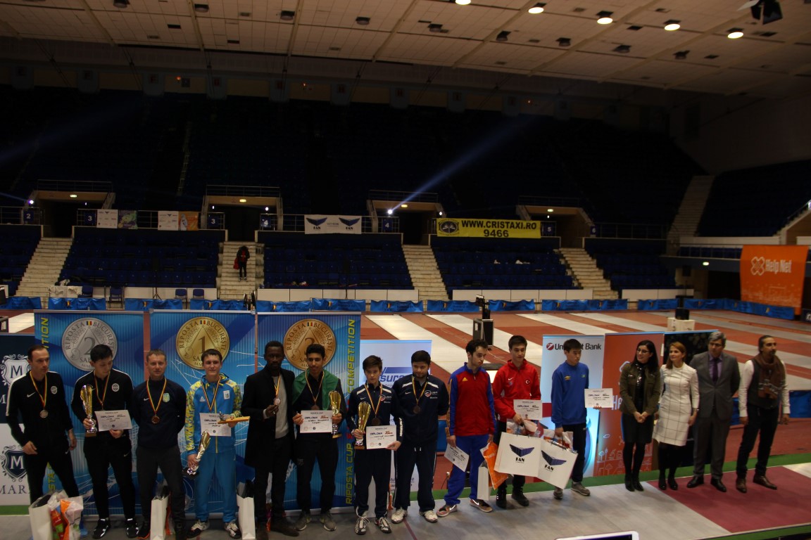 Elton Dincă a ocupat locul cinci la Cupa Riposta, etapă din Circuitul European de cadeți, în proba de sabie masculin individual. În 2018, trofeul de la București a fost câștigat de către Bohdan Bohovin (Ucraina)