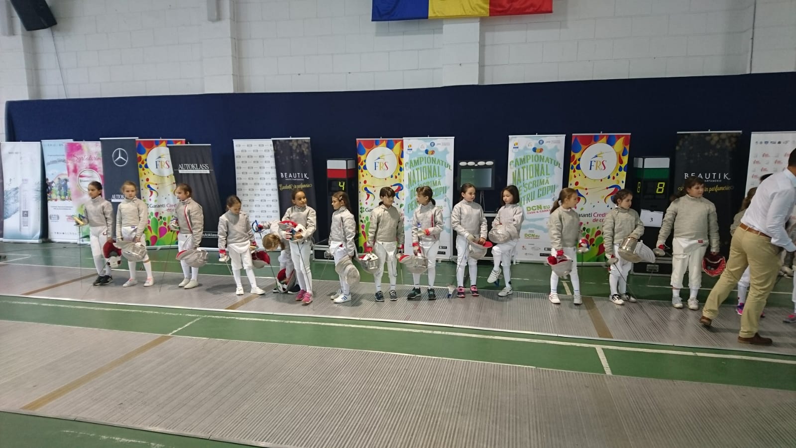 LIVE: Campionatul Național de scrimă pentru copii de la București, ediția 2018, ziua 12: azi au loc probele de sabie feminin la 8-9 ani și pe echipe