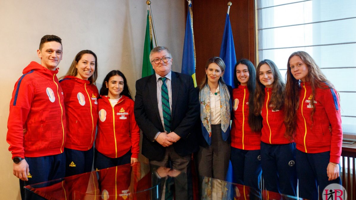 Sportivele din Naționala feminină de floretă, în vizită la Consulatul României din Torino