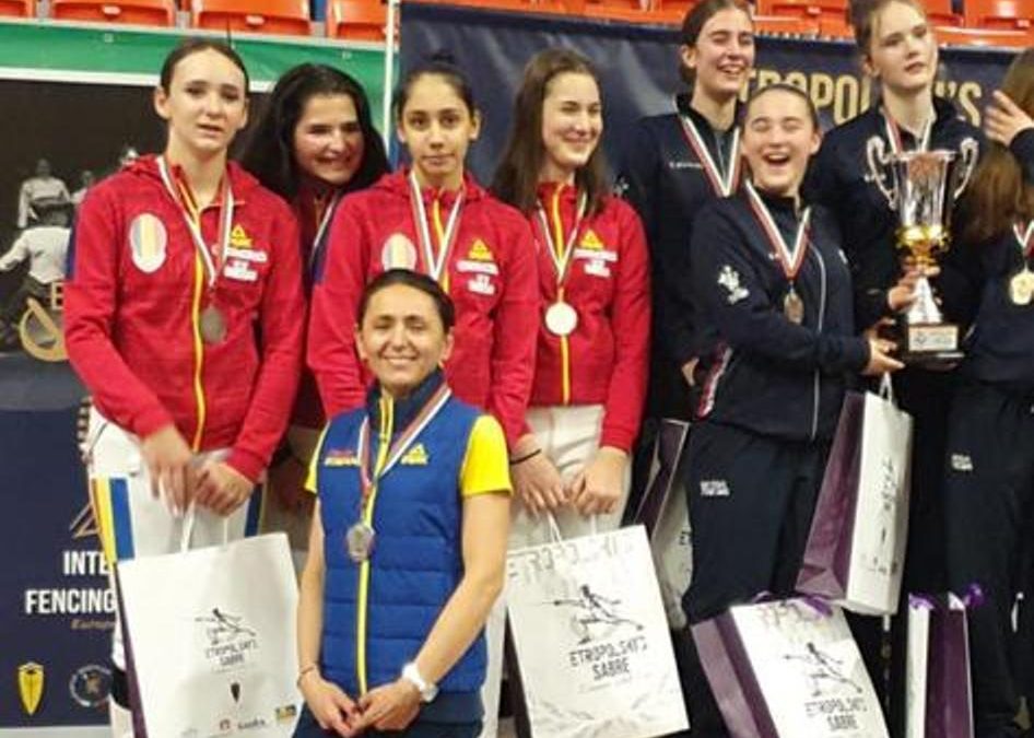 Argint pentru echipa feminină de sabie cadeți la Sofia!