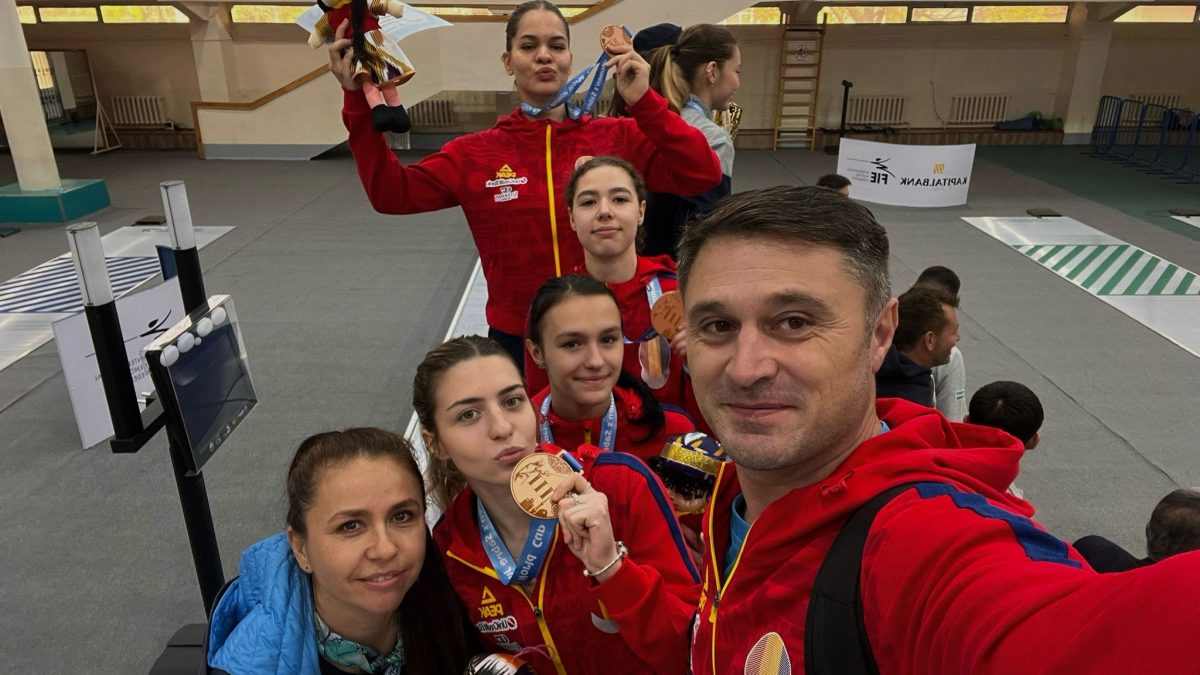 Echipa feminină de sabie juniori a României – medalie de bronz la Tashkent!