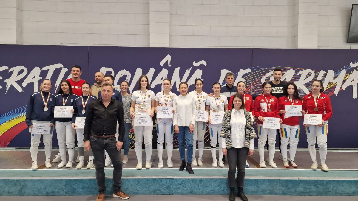 CS Dinamo a câștigat titlul național la sabie feminin echipe juniori